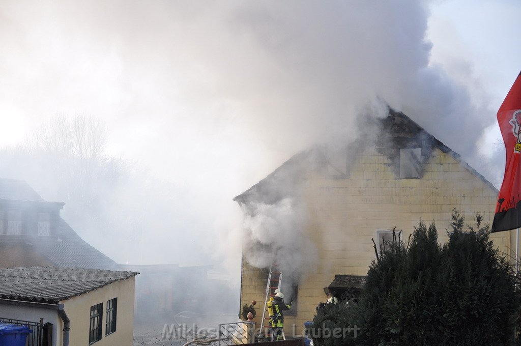 Haus komplett ausgebrannt Leverkusen P52.JPG